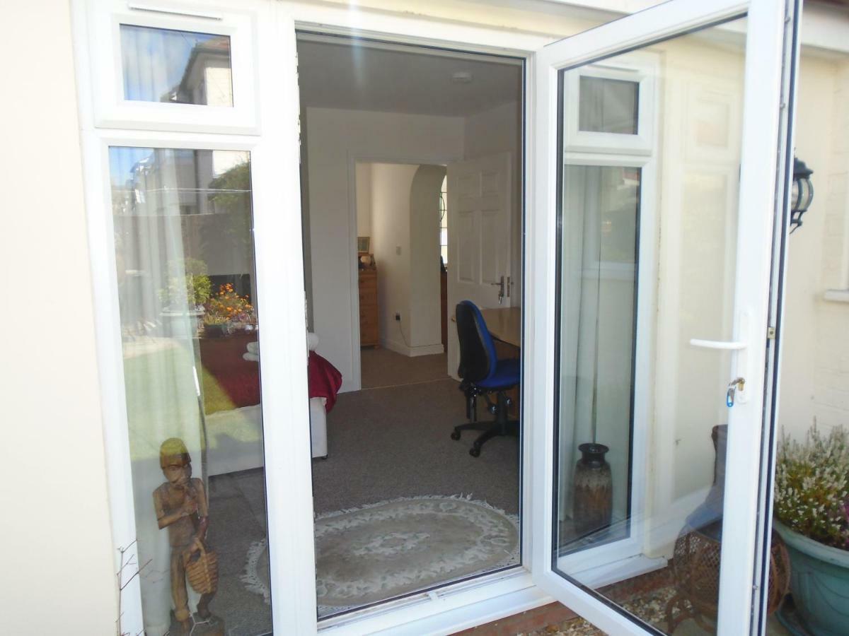 Tea In Liverpool - Private - Quiet - Ground Floor - En-Suite - Walk-In-Shower Zewnętrze zdjęcie