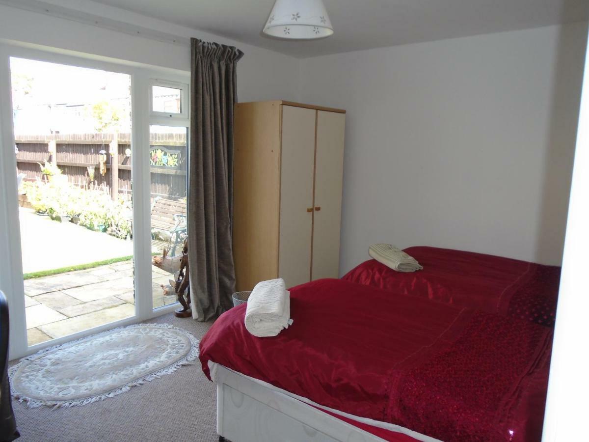 Tea In Liverpool - Private - Quiet - Ground Floor - En-Suite - Walk-In-Shower Zewnętrze zdjęcie
