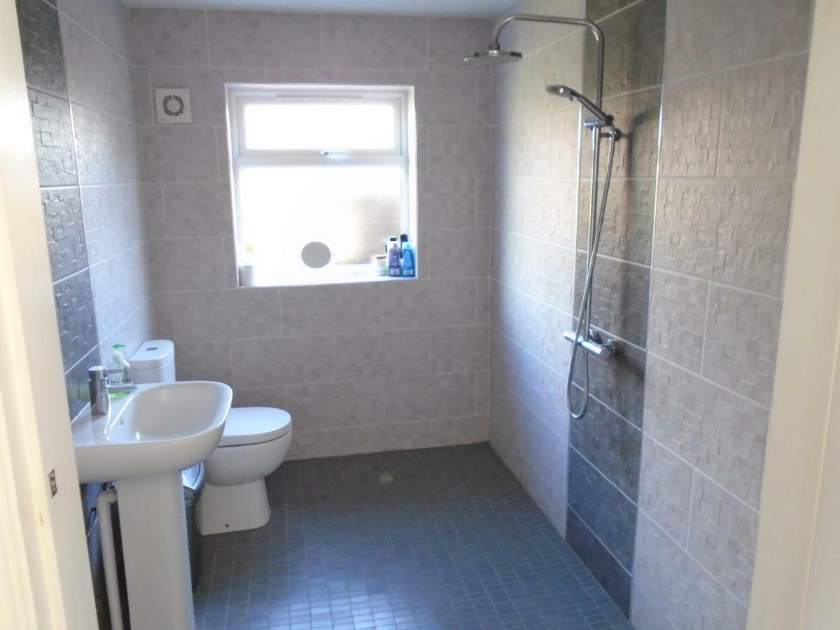 Tea In Liverpool - Private - Quiet - Ground Floor - En-Suite - Walk-In-Shower Zewnętrze zdjęcie