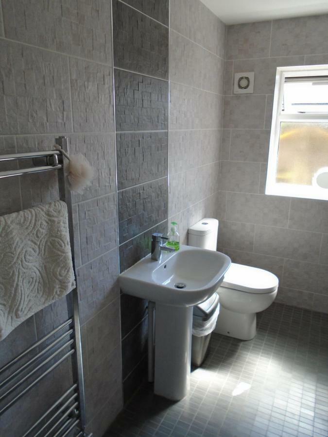 Tea In Liverpool - Private - Quiet - Ground Floor - En-Suite - Walk-In-Shower Zewnętrze zdjęcie