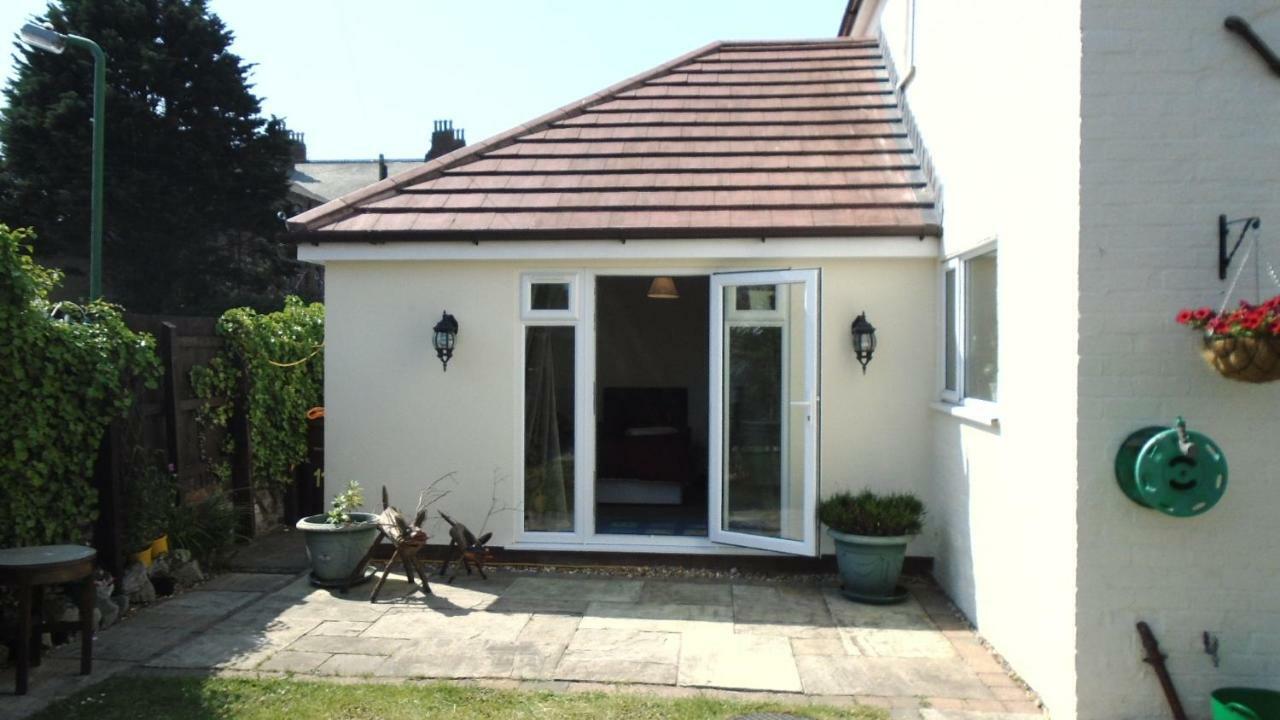 Tea In Liverpool - Private - Quiet - Ground Floor - En-Suite - Walk-In-Shower Zewnętrze zdjęcie
