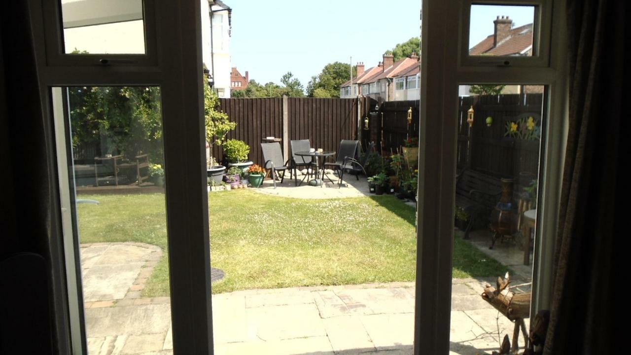 Tea In Liverpool - Private - Quiet - Ground Floor - En-Suite - Walk-In-Shower Zewnętrze zdjęcie