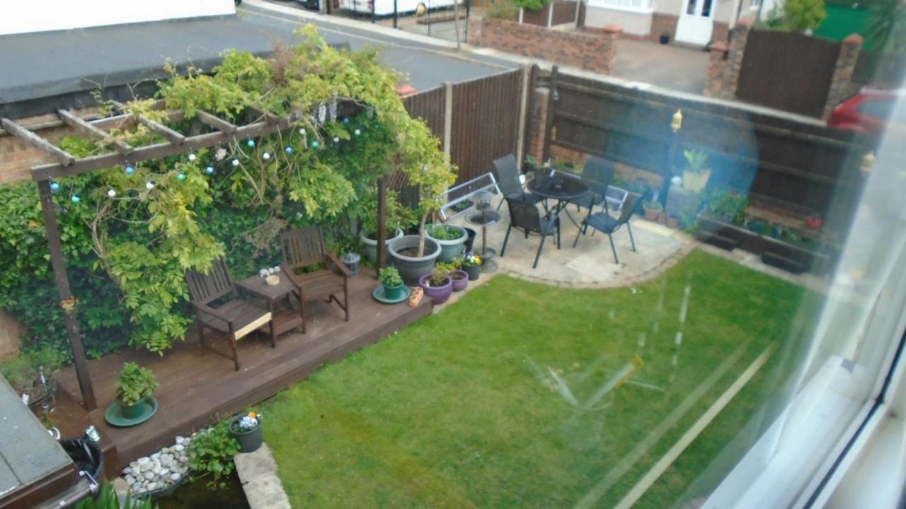 Tea In Liverpool - Private - Quiet - Ground Floor - En-Suite - Walk-In-Shower Zewnętrze zdjęcie